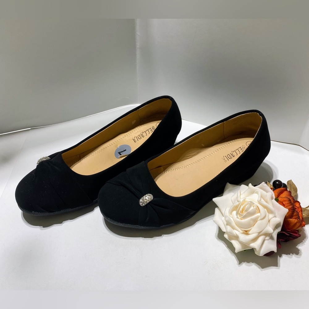 Belladia women’s Black dress shoes with rhinestones on top size 7 New